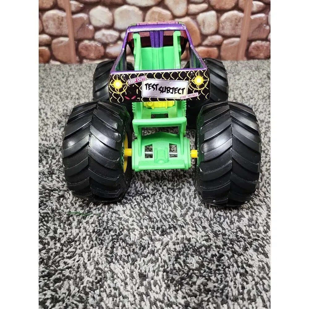 Hot Wheels Monster Truck Giant Wheels Jam 